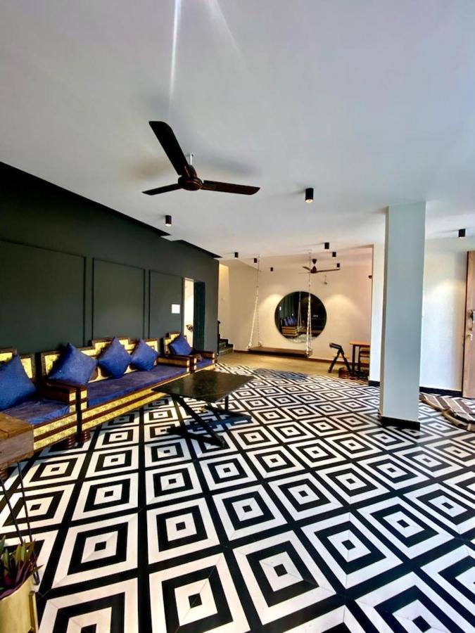 Villa Canvas & - *