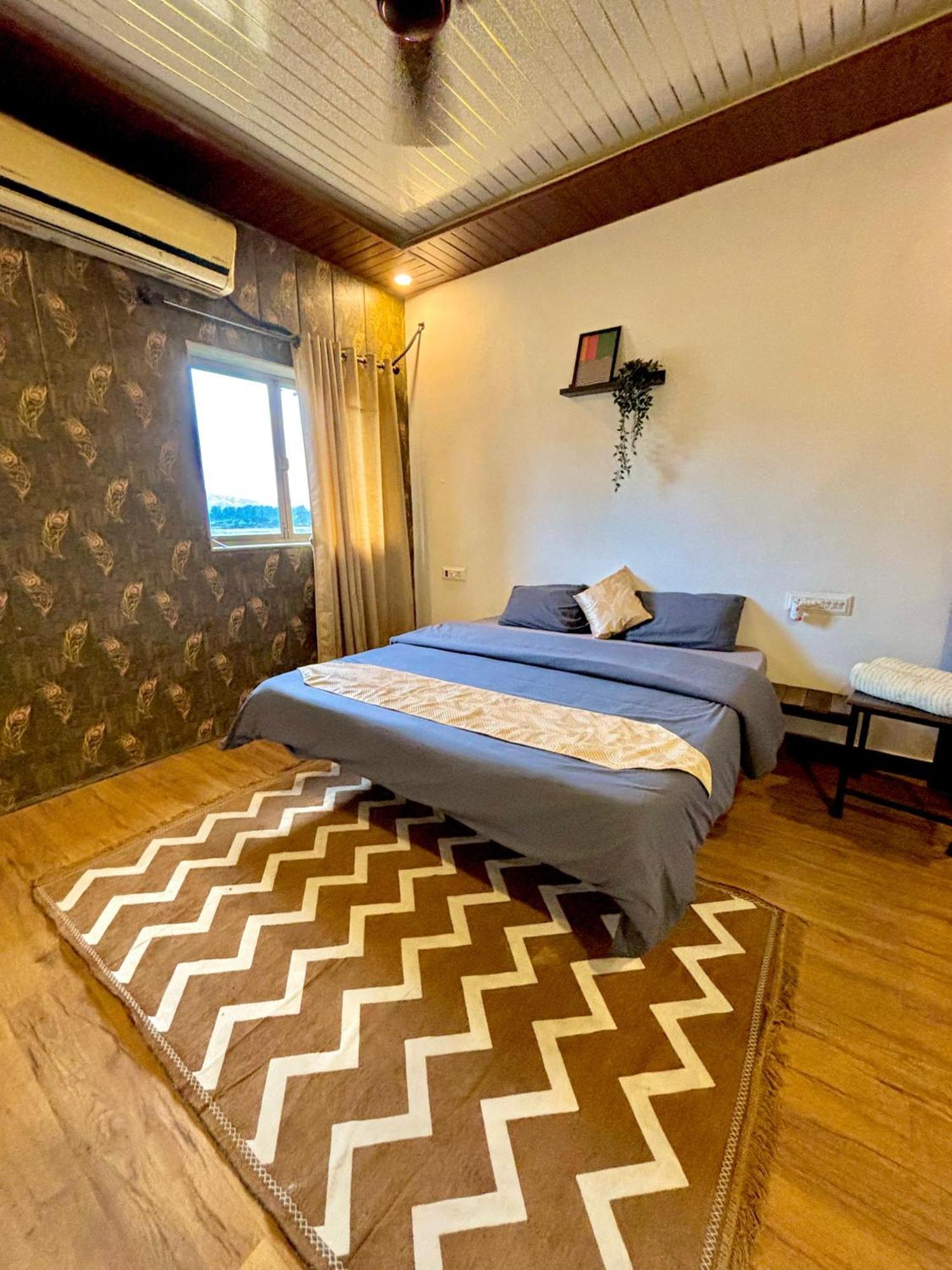 Canvas & - Lonavala