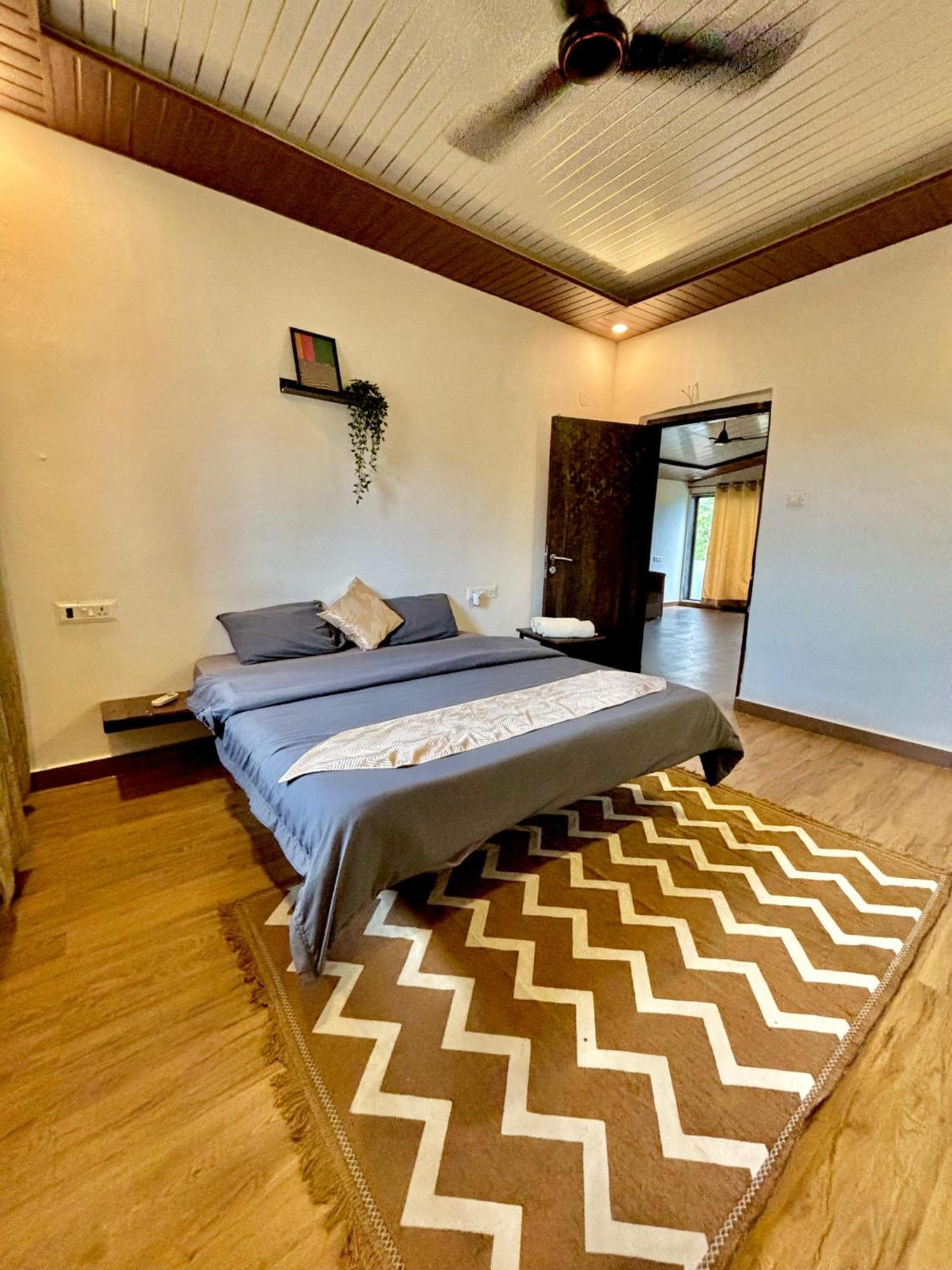 Canvas & - Villa Lonavala
