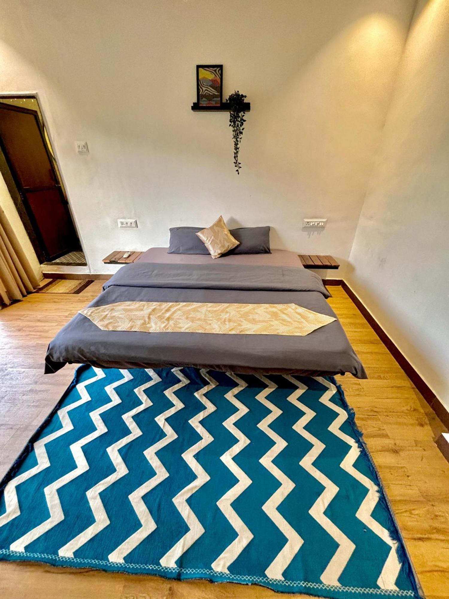 Canvas & - Lonavala