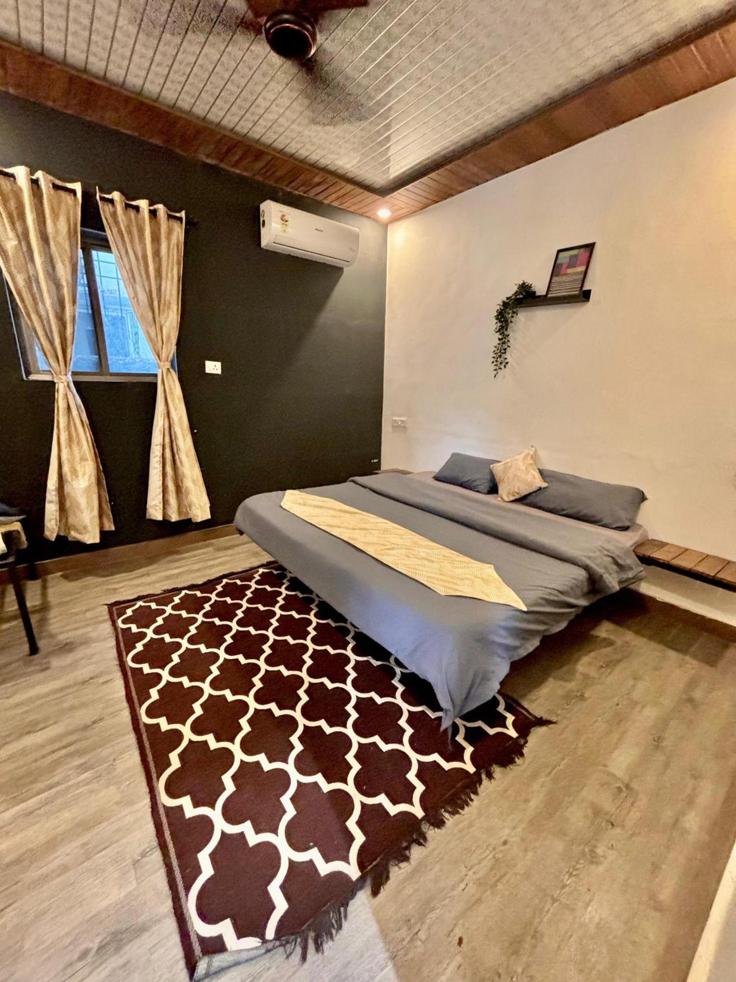 Villa Canvas & -