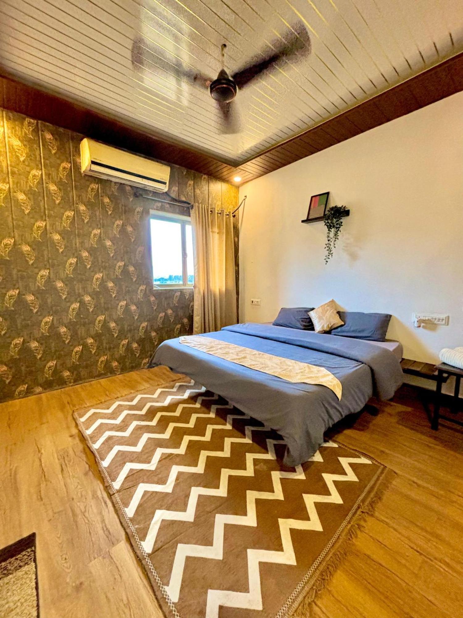 Canvas & - Lonavala