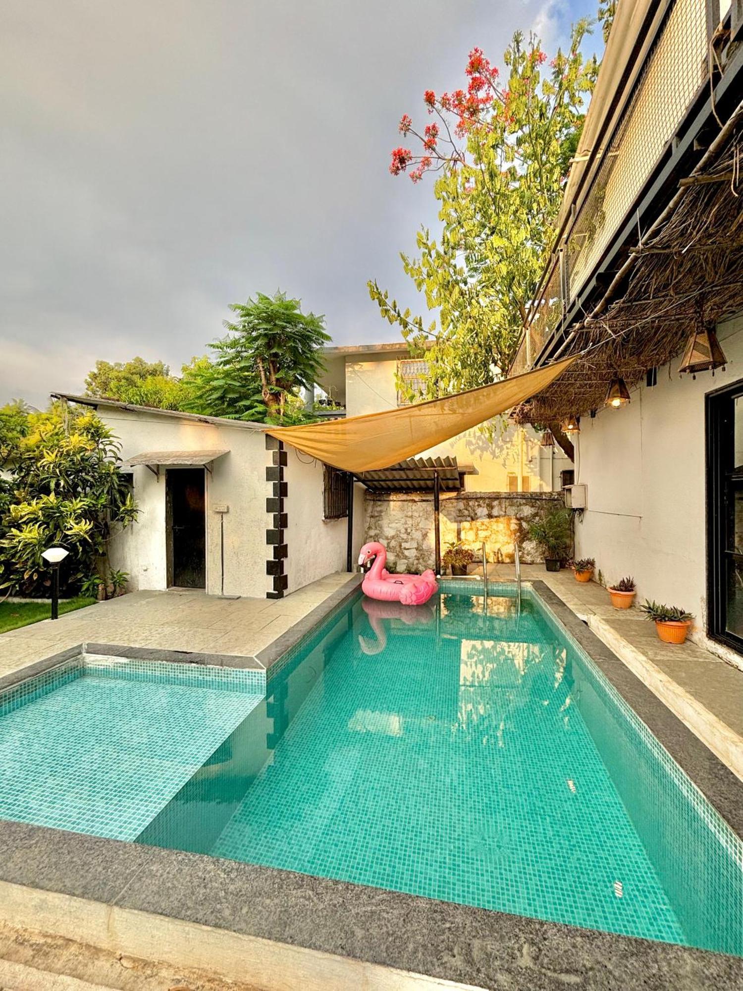 Villa Canvas & - *