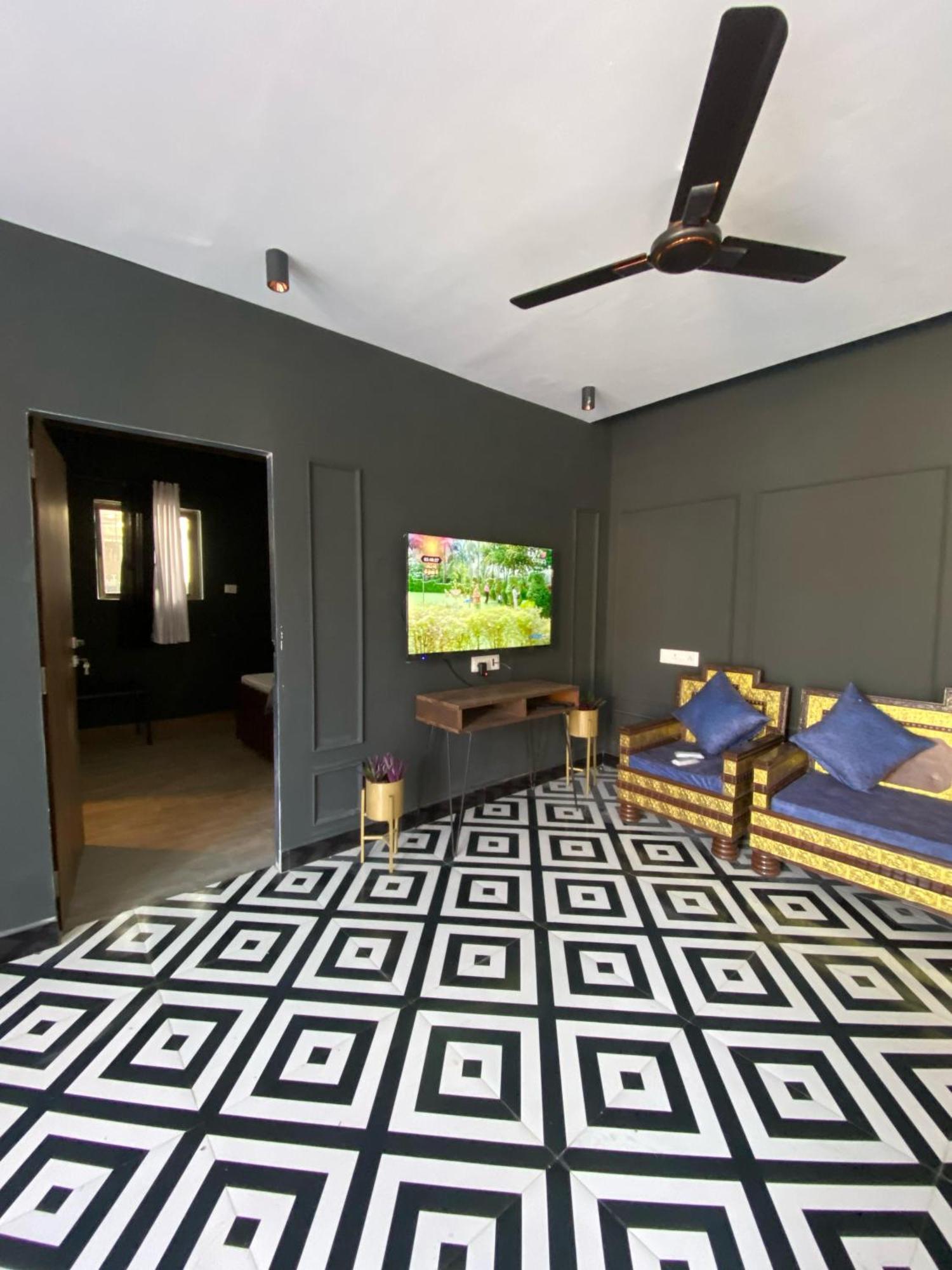 Villa Canvas & -
