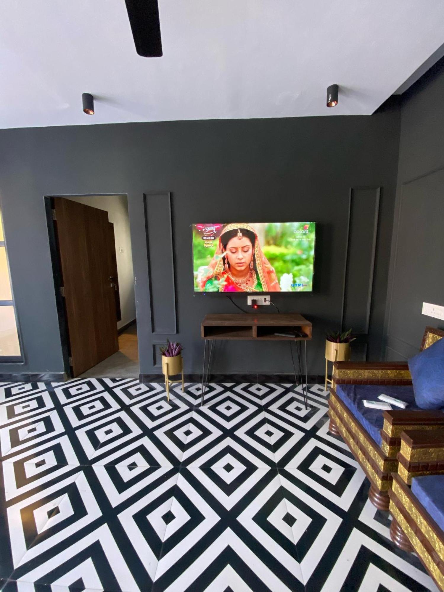 Canvas & - Lonavala